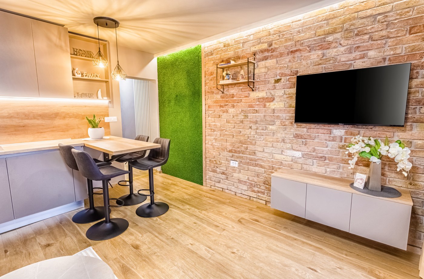 Apartman s 1 spavaćom sobom s balkonom s pogledom na grad