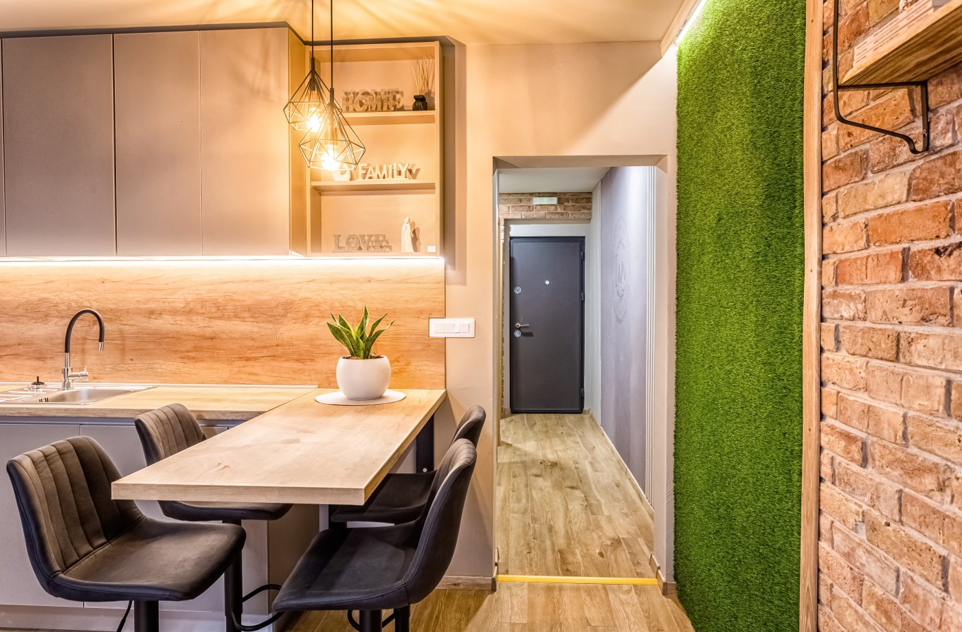 Apartman s 1 spavaćom sobom s balkonom s pogledom na grad